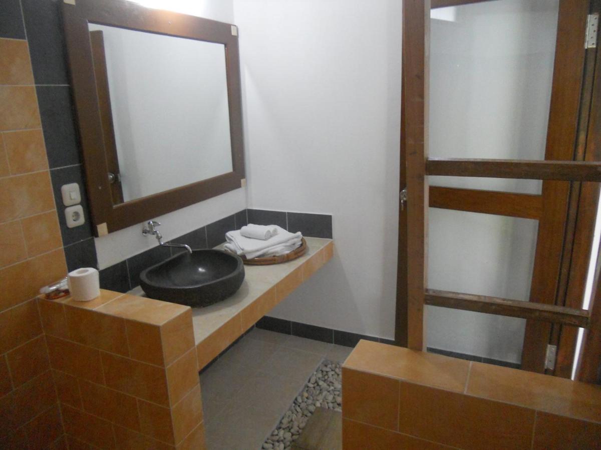 Gili Smile Bungalow Τζίλι Τραγουανγκάν Εξωτερικό φωτογραφία